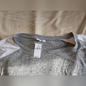 NWT - Gap XL Elegant Heather Gray Women's Crew Neck Sweater